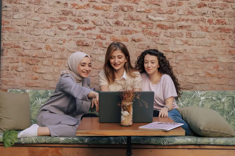 Sosyal Medyada Tesettür Paylaşım Trendleri: Hangi Kombinler Öne Çıkıyor?